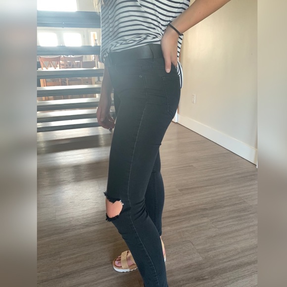 Free People Black Ripped Knee Skinny Jeans - Picture 4 of 7